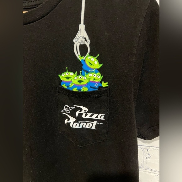 Small Disney PIXAR Black TOY Story Pizza Planet Aliens Pocket Graphic Tee Shirt - Picture 2 of 4
